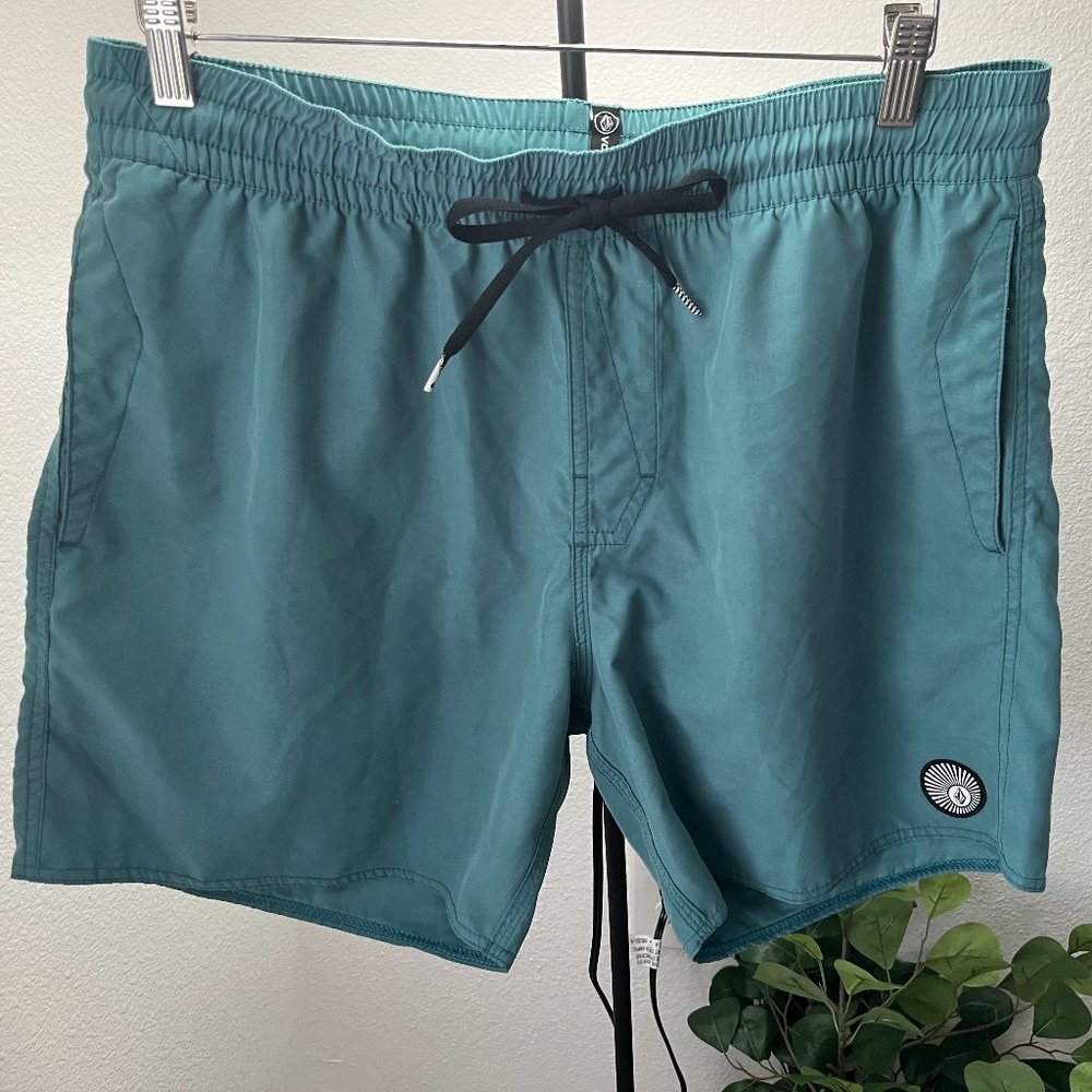 VOLCOM shorts - Large
